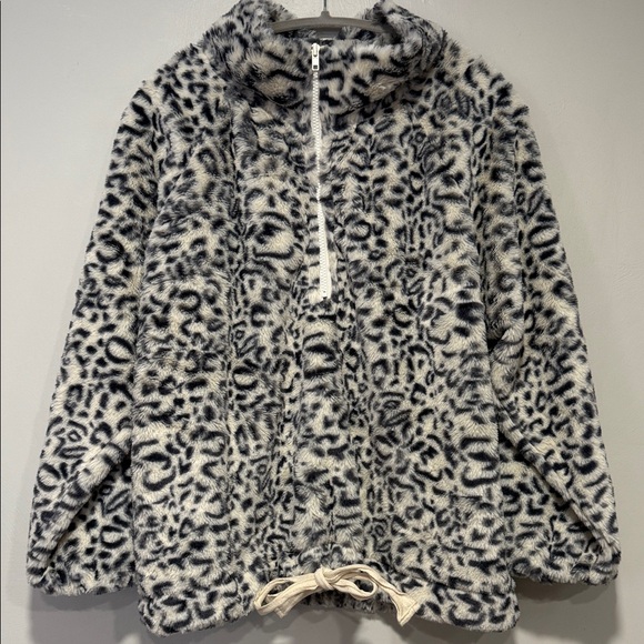 POL Jackets & Blazers - POL Women's Fleece Jacket in Black and White Animal Print. OMG! It’s sooo Soft!